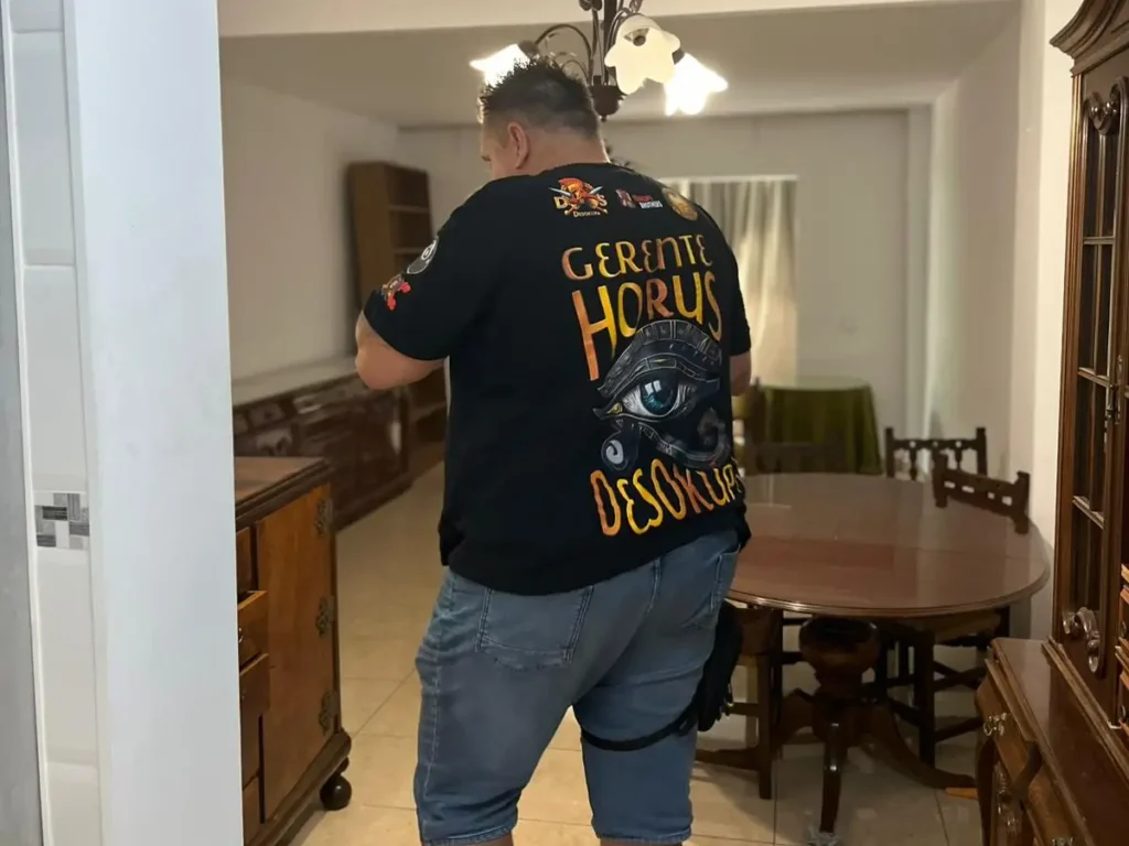 Mediador de Horus Desokupa recuperando una vivienda okupada en Fuengirola