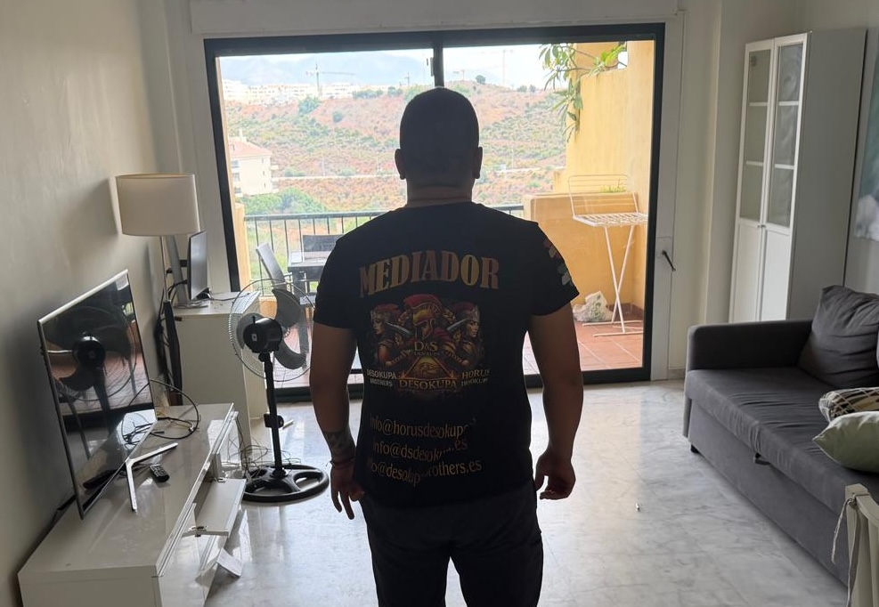 mediador horus desoñipa entrando a la vivienda en mijas málaga