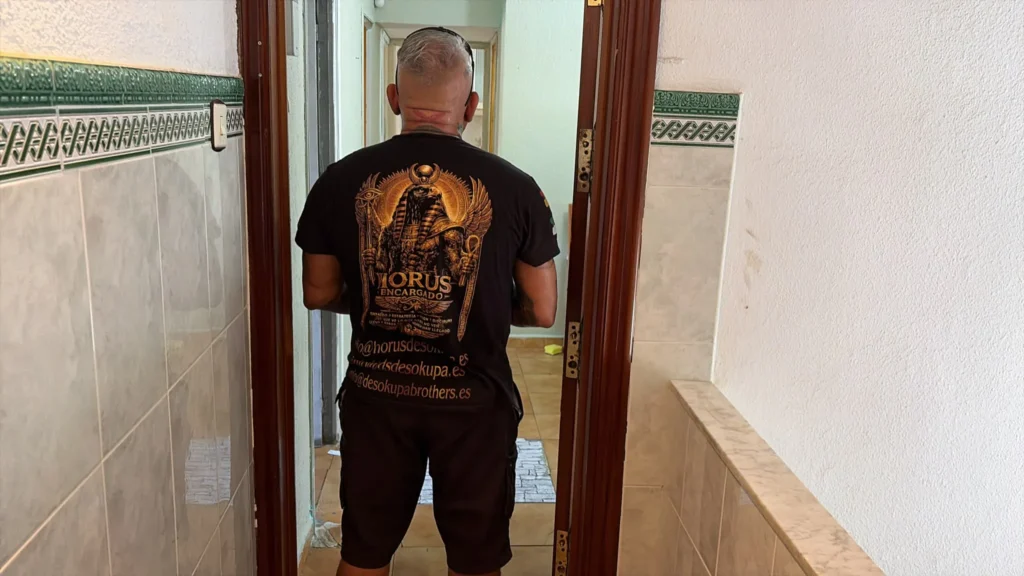 Mediador de Horus Desokupa tras haber recuperado una vivienda okupada en Huelva